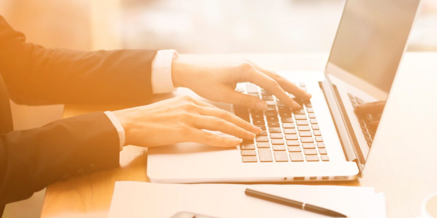 asesoría laboral en Valencia - ordenador