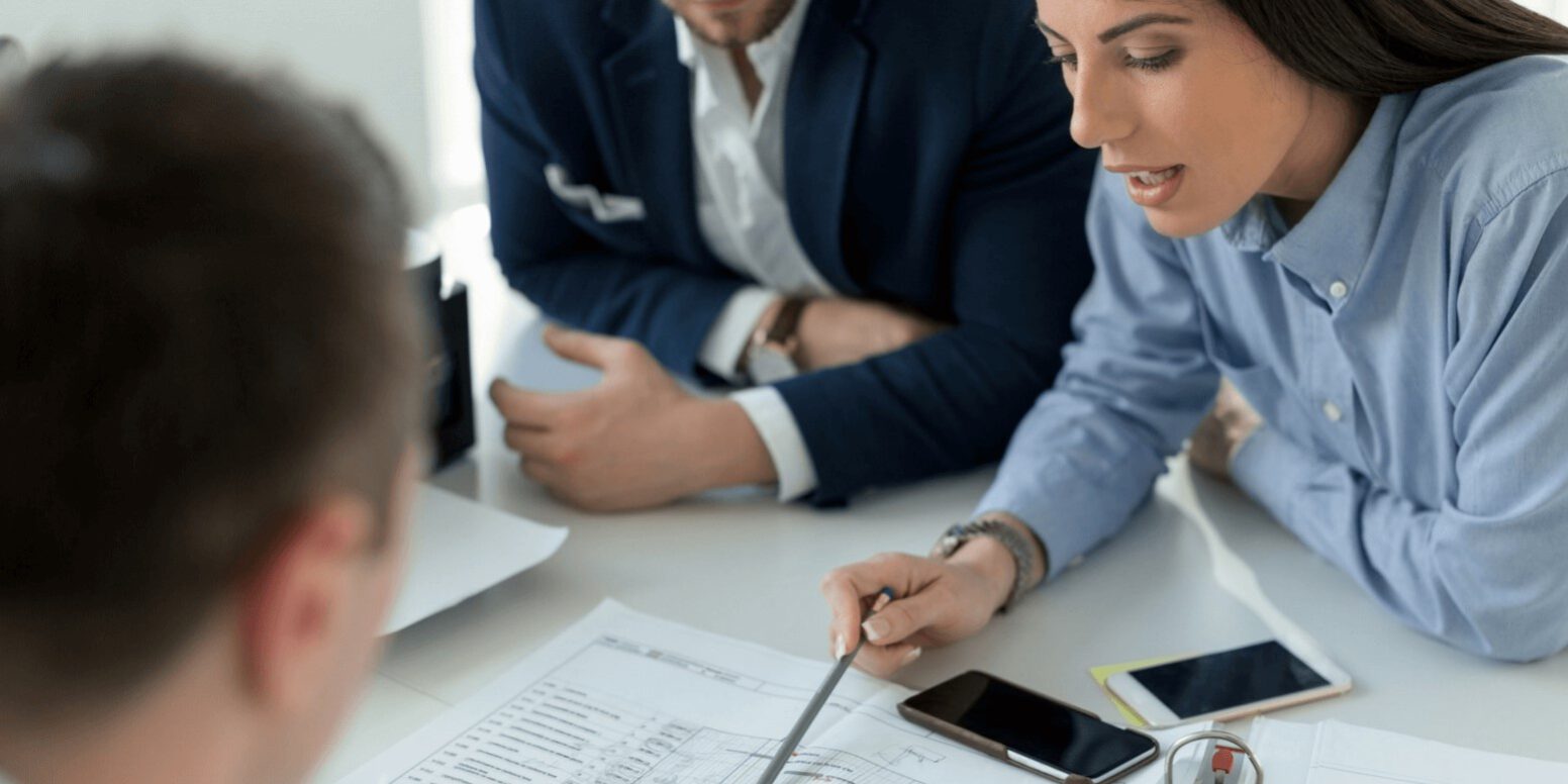 asesoría legal para tienda en Amazon – chica asesoría legal para tienda en Amazon - chica