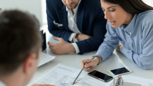 asesoría legal para tienda en Amazon - chica