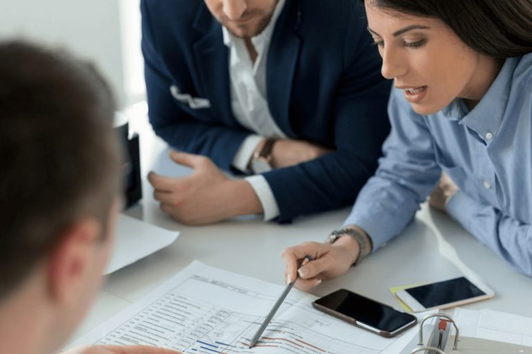 asesoría legal para tienda en Amazon – chica asesoría legal para tienda en Amazon - chica