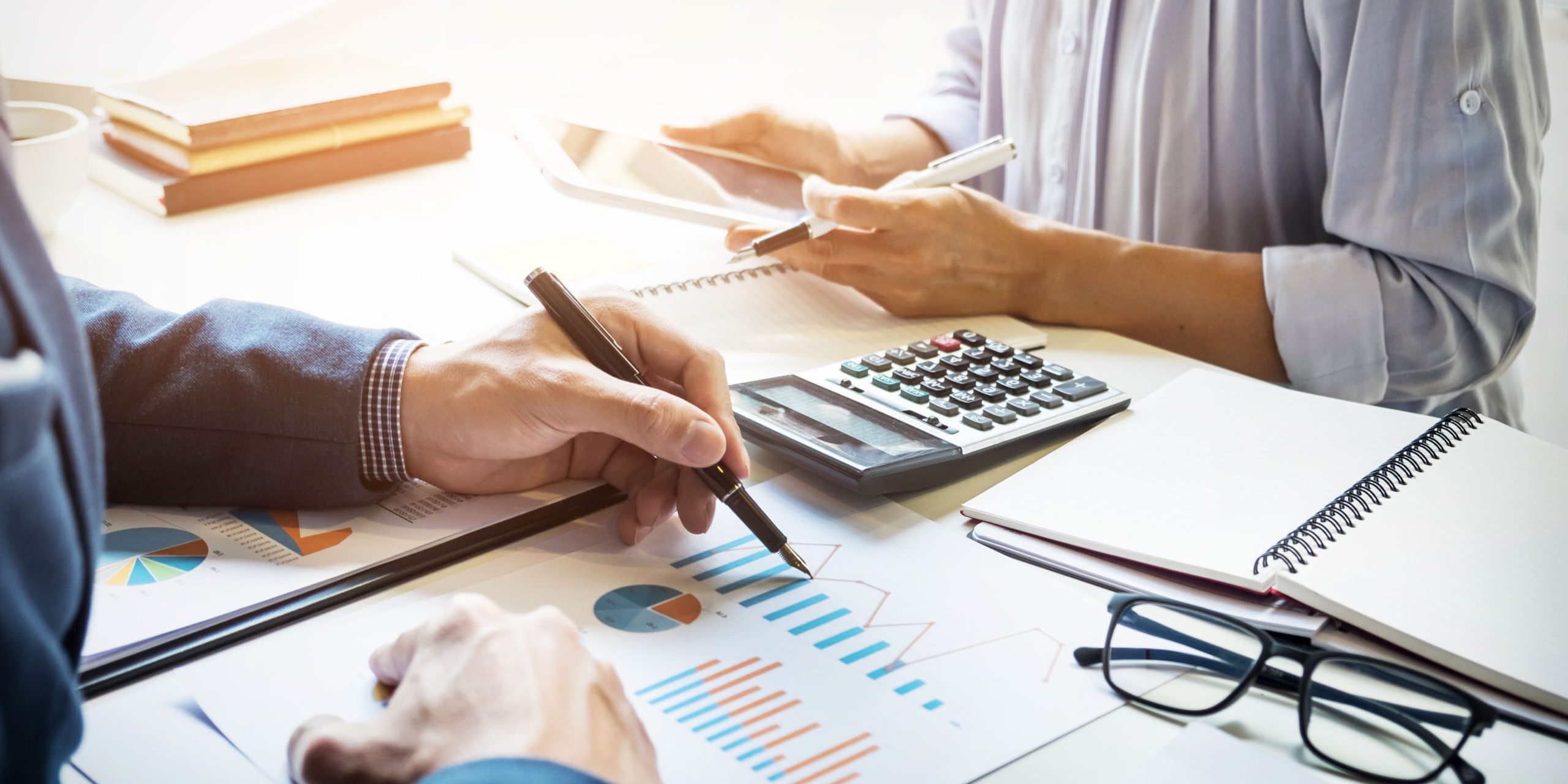 asesoría contable en Valencia - Asesor contable con cliente