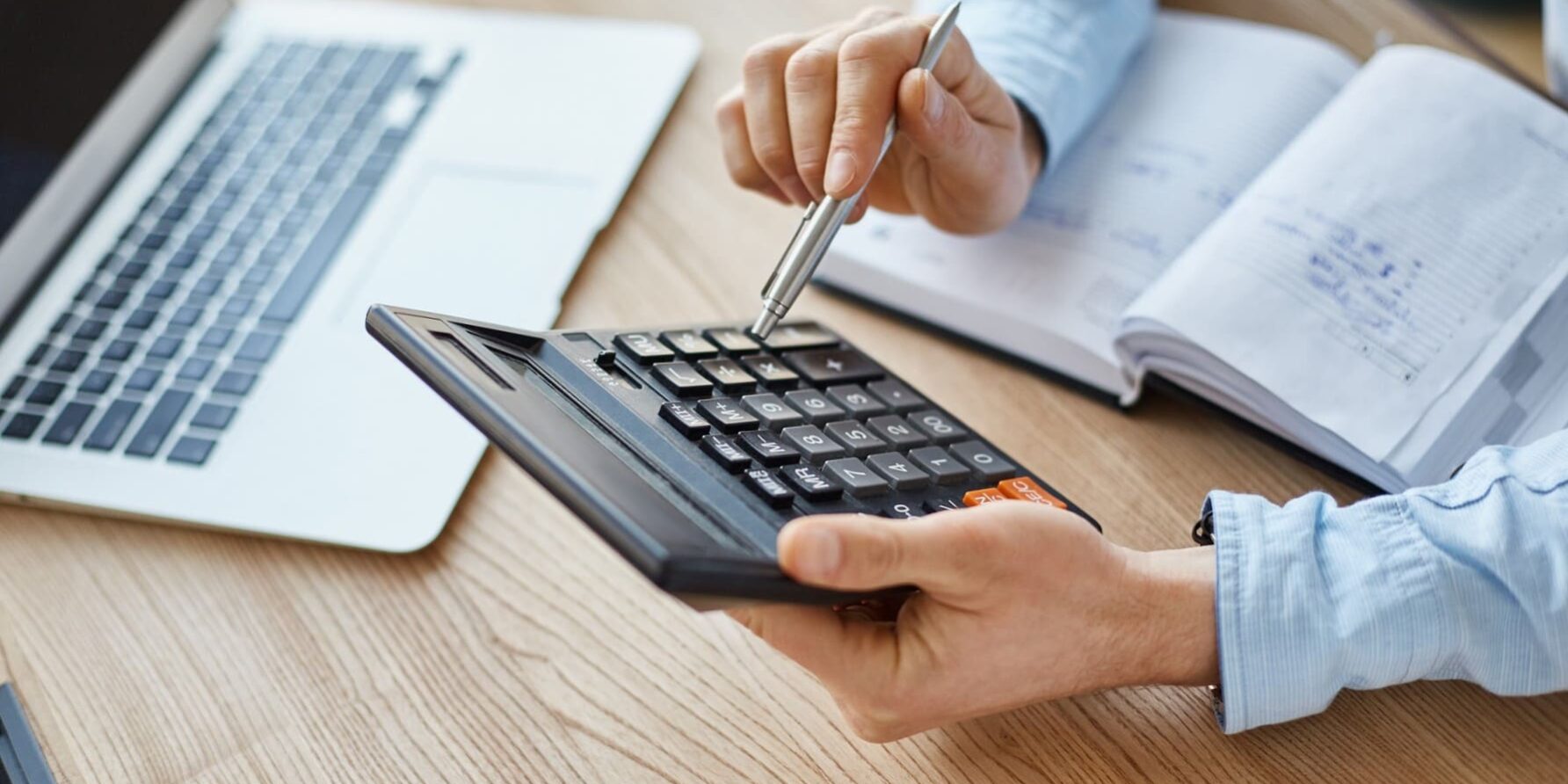 asesoría fiscal para SL en Valencia – mesa de madera asesoría fiscal para SL en Valencia - mesa de madera