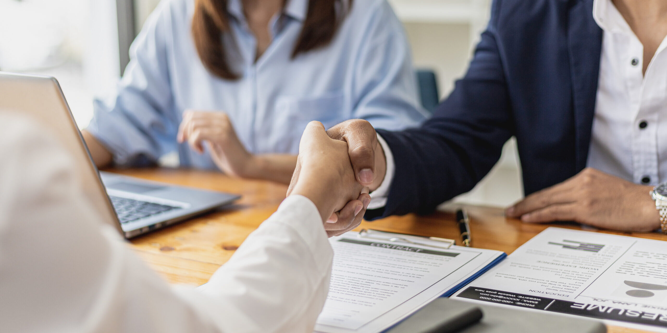 asesoría-para-autónomos-en-valencia-manos asesoría-para-autónomos-en-valencia-manos