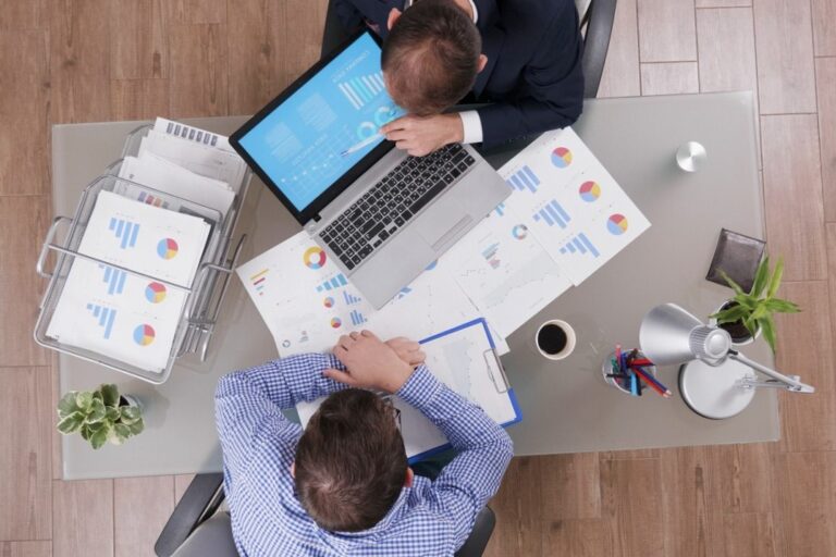 Asesoría especializada en SL en Valencia-mesa desde arriba Asesoría especializada en SL en Valencia-mesa desde arriba