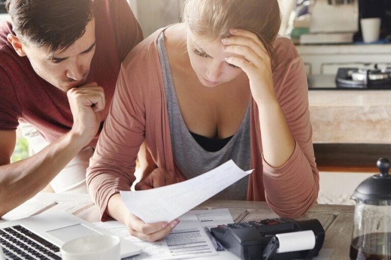 pagar la plusvalía en Valencia-dos personas pagar la plusvalía en Valencia-dos personas