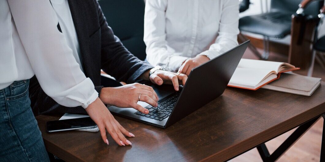asesores pymes en Valencia-ordenador asesores pymes en Valencia-ordenador