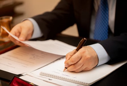 Asesoría legal para pymes Valencia - Corbata